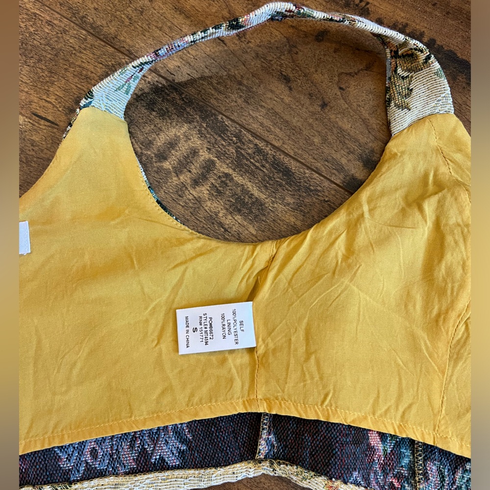 Le Lis Tapestry Crop Top Size Small EUC - Picture 5 of 5